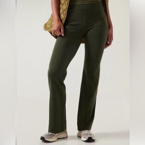 Athleta Delancey Straight Leg Pants in Aspen Olive, Medium, EUC